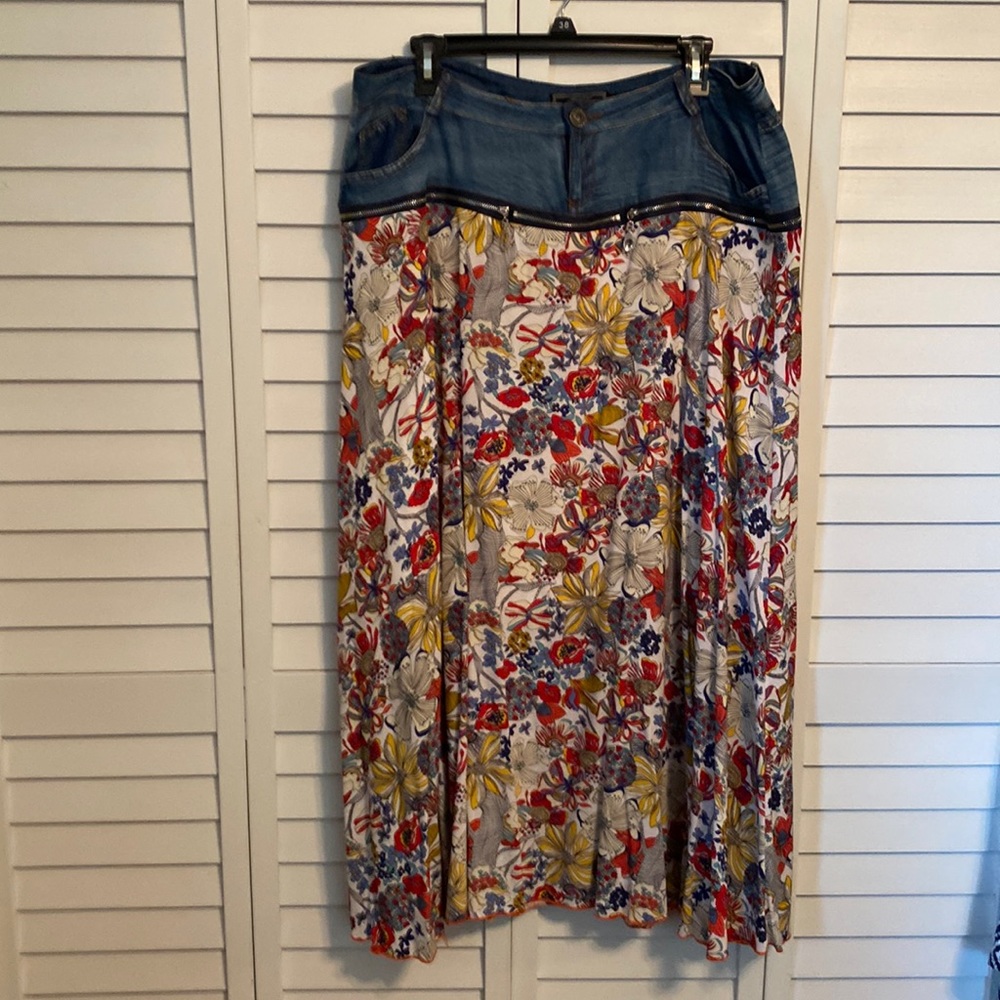 DenimRayon skirt XL lined with zipper detail.